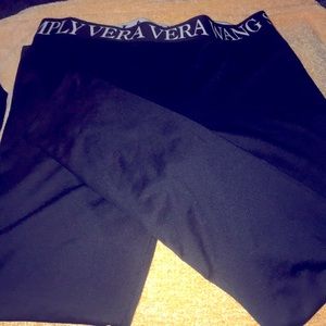 Simply Vera Vera Wang black leggings.